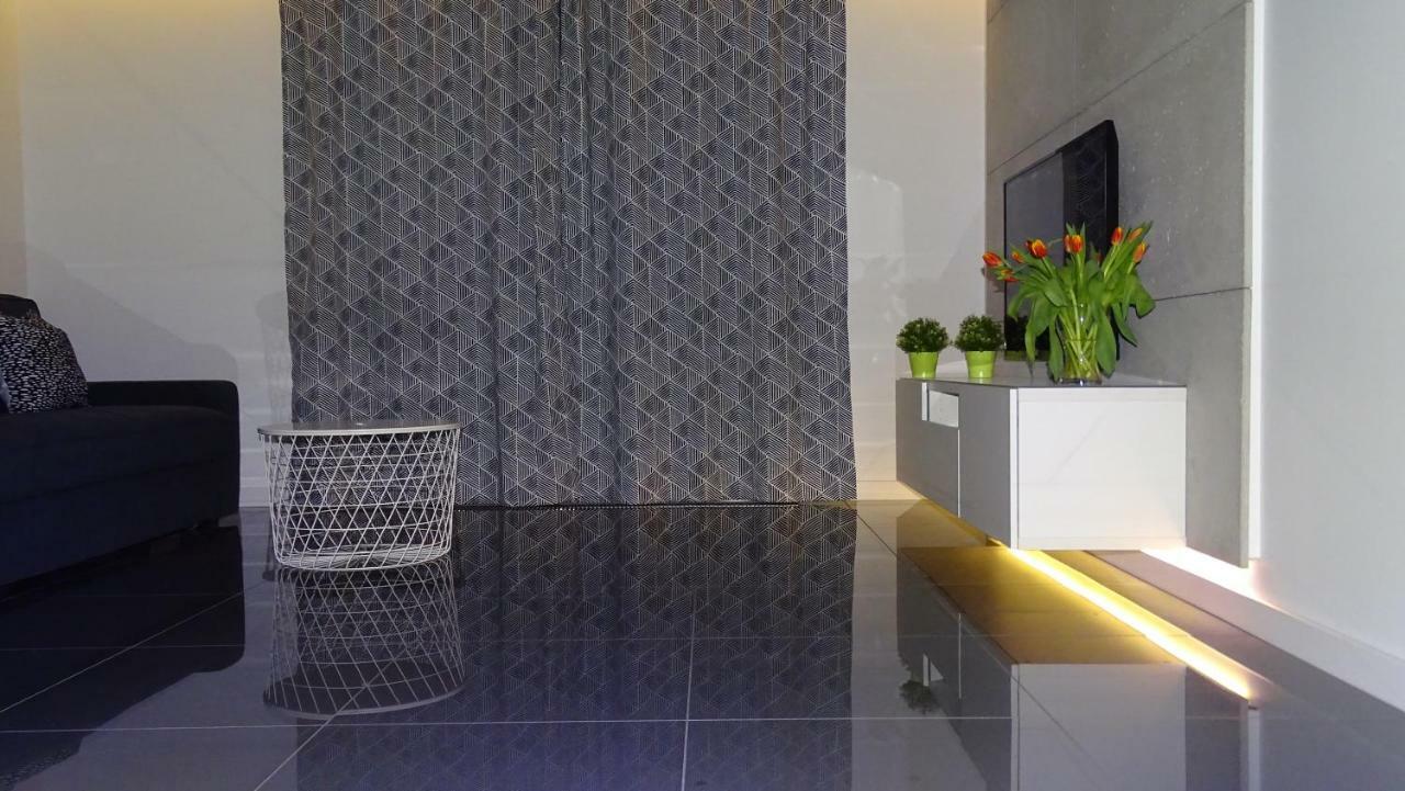 Black Line Apartment Krasków Εξωτερικό φωτογραφία